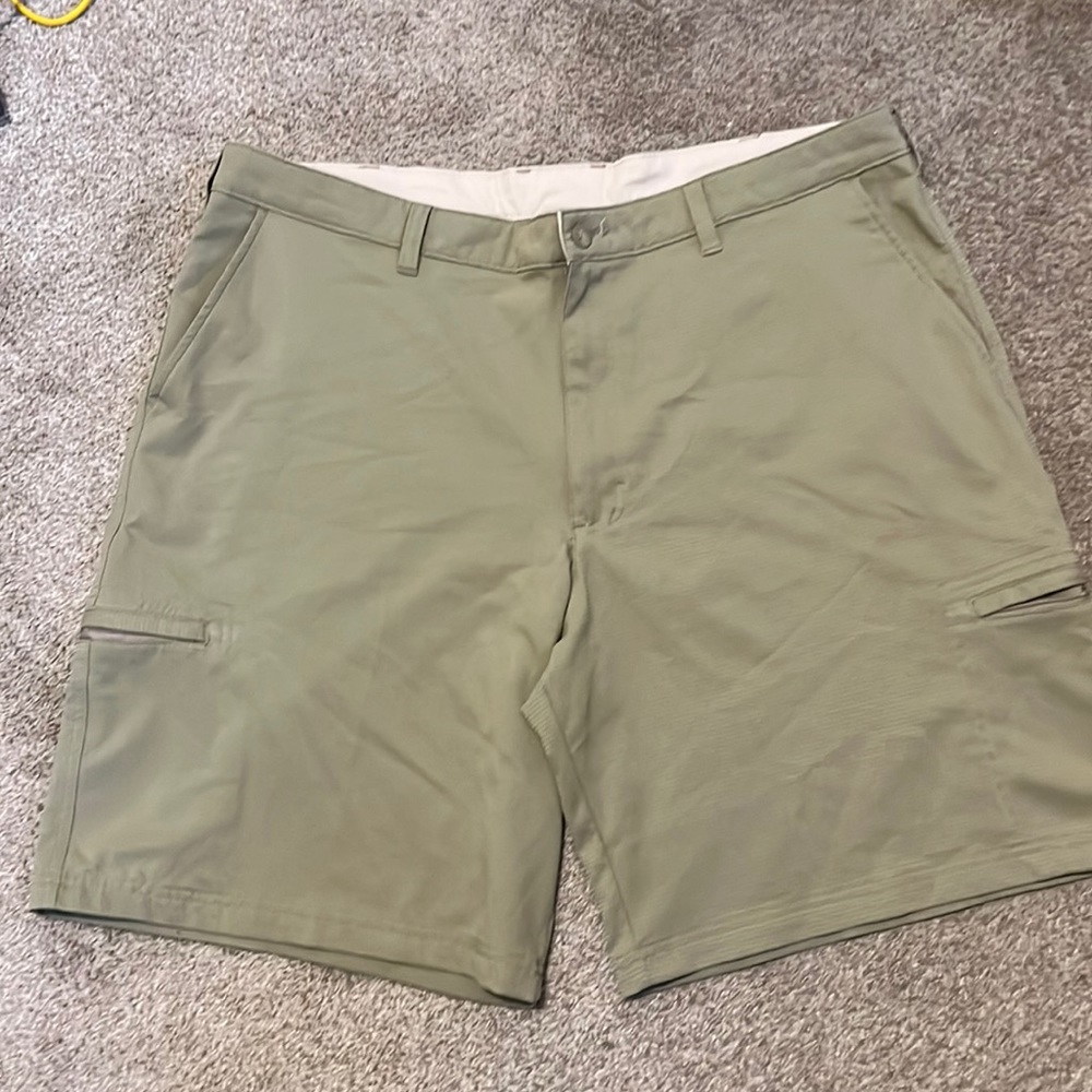 Champion Men’s 6 pocket golf shorts.
